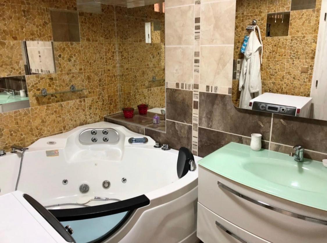 Bella Casa Apartments Fagaras Luaran gambar
